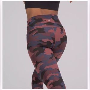 Lululemon | Wunder Under High-Rise Tight 28"
Full-On Luxtreme | size 6